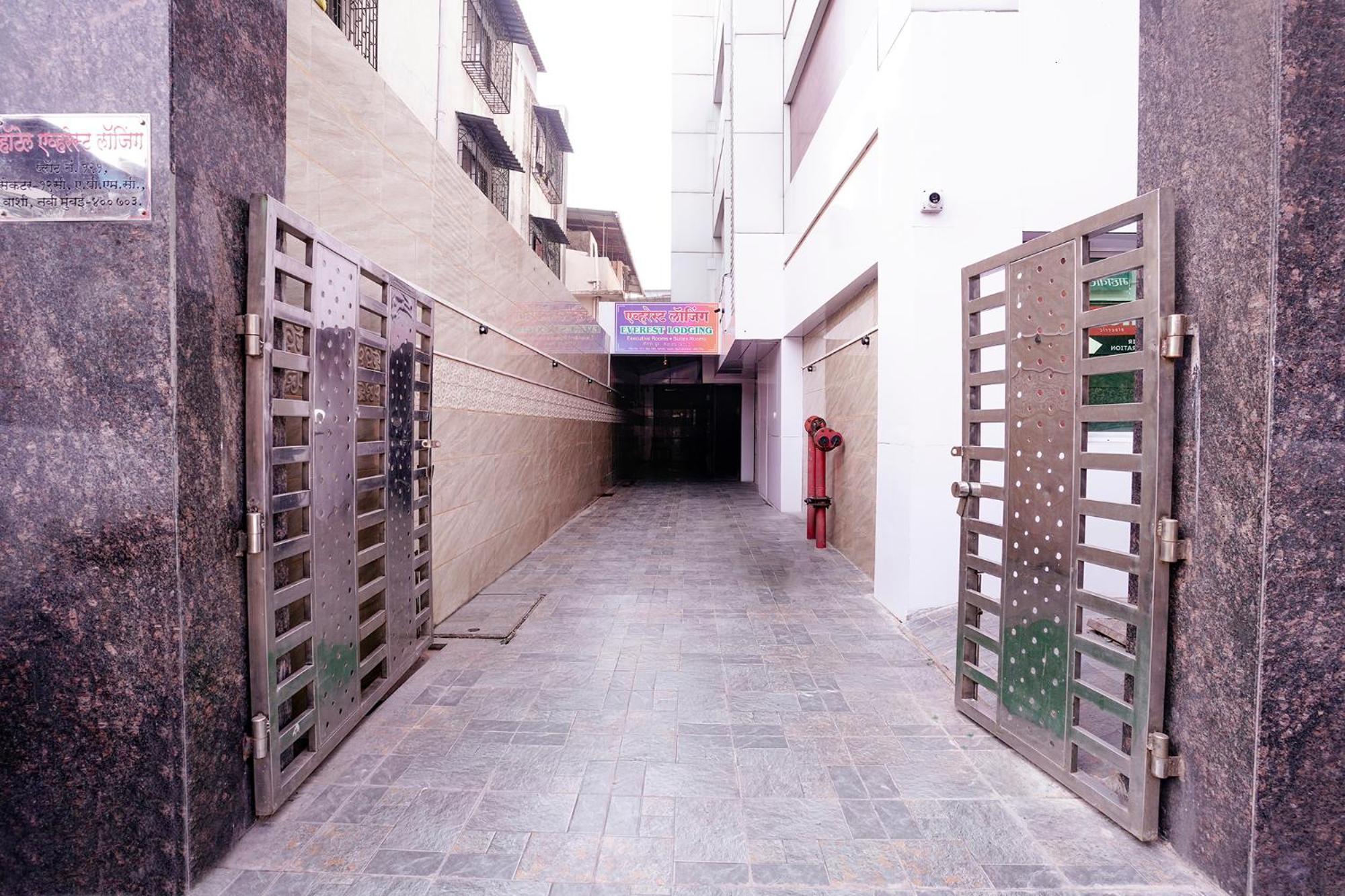 Fabhotel Everest Vashi Экстерьер фото