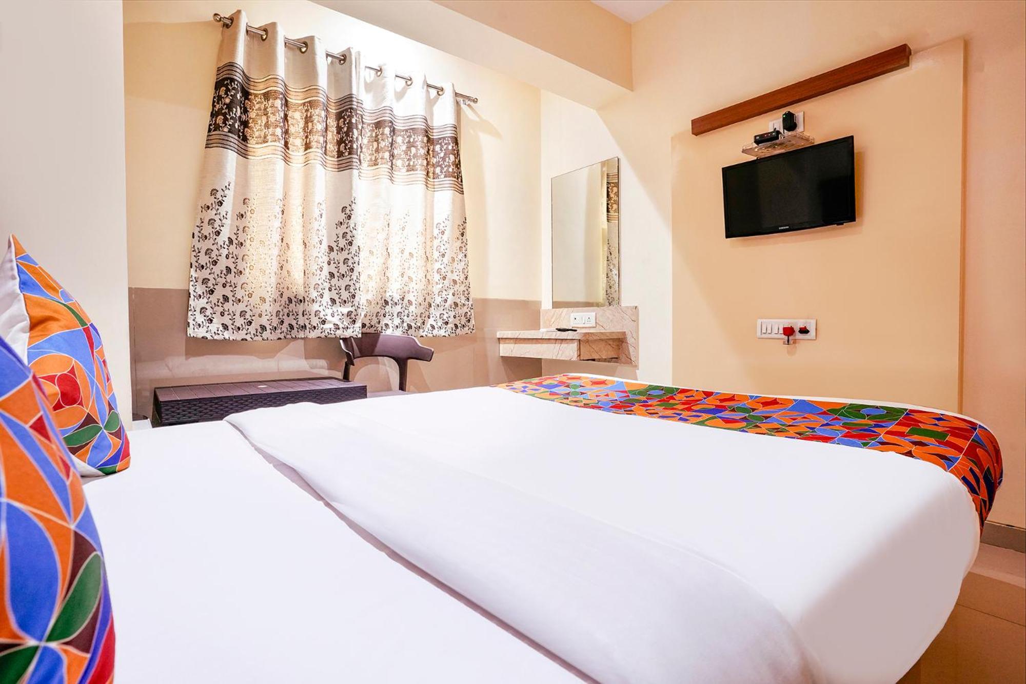 Fabhotel Everest Vashi Экстерьер фото