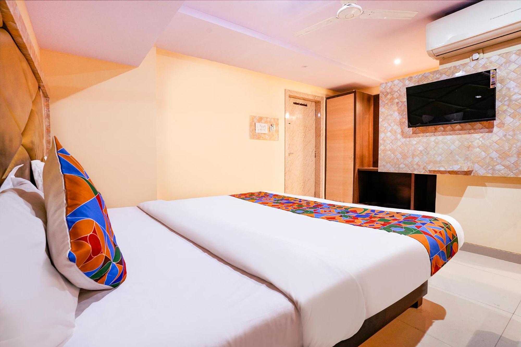 Fabhotel Everest Vashi Экстерьер фото
